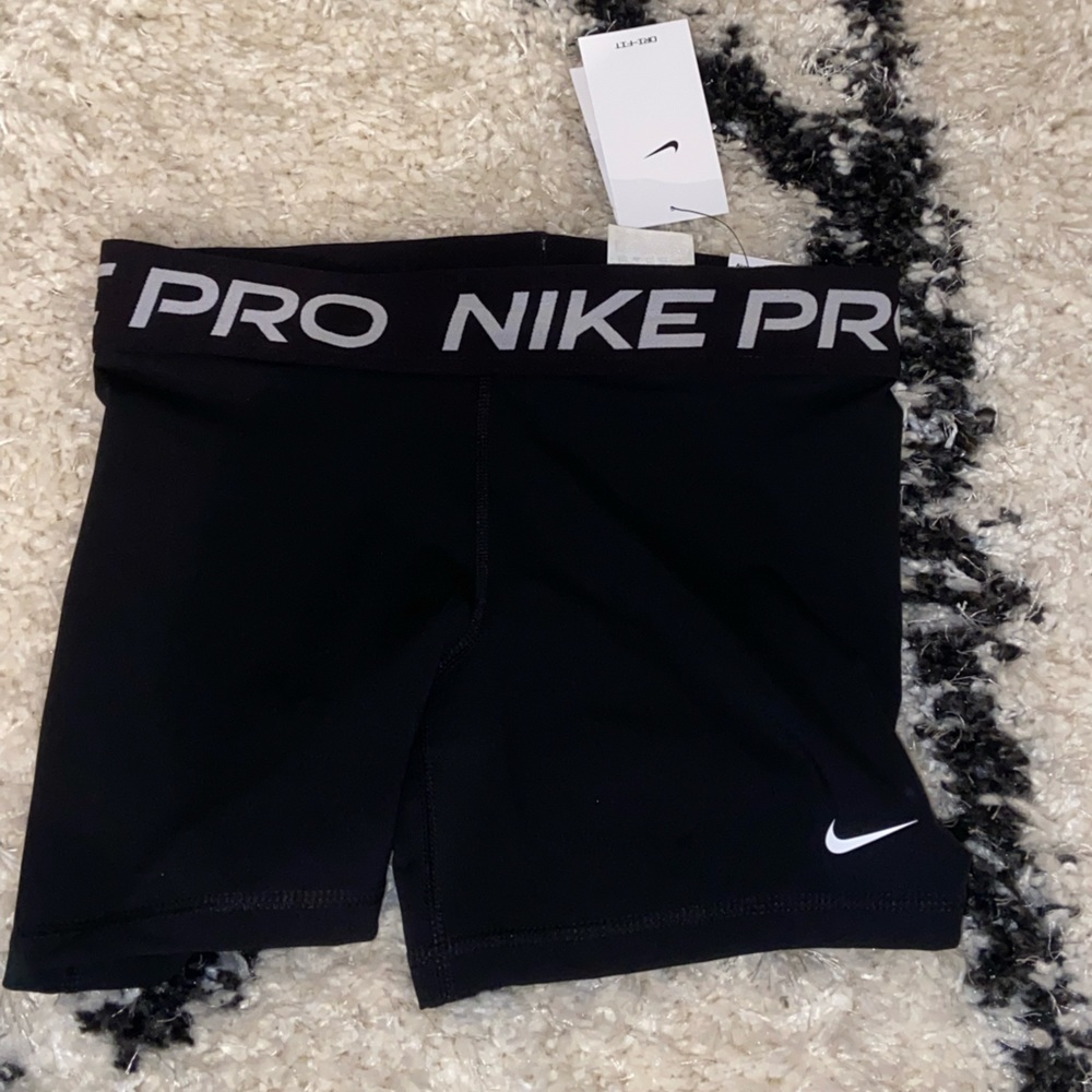 Black Nike pro 3”
